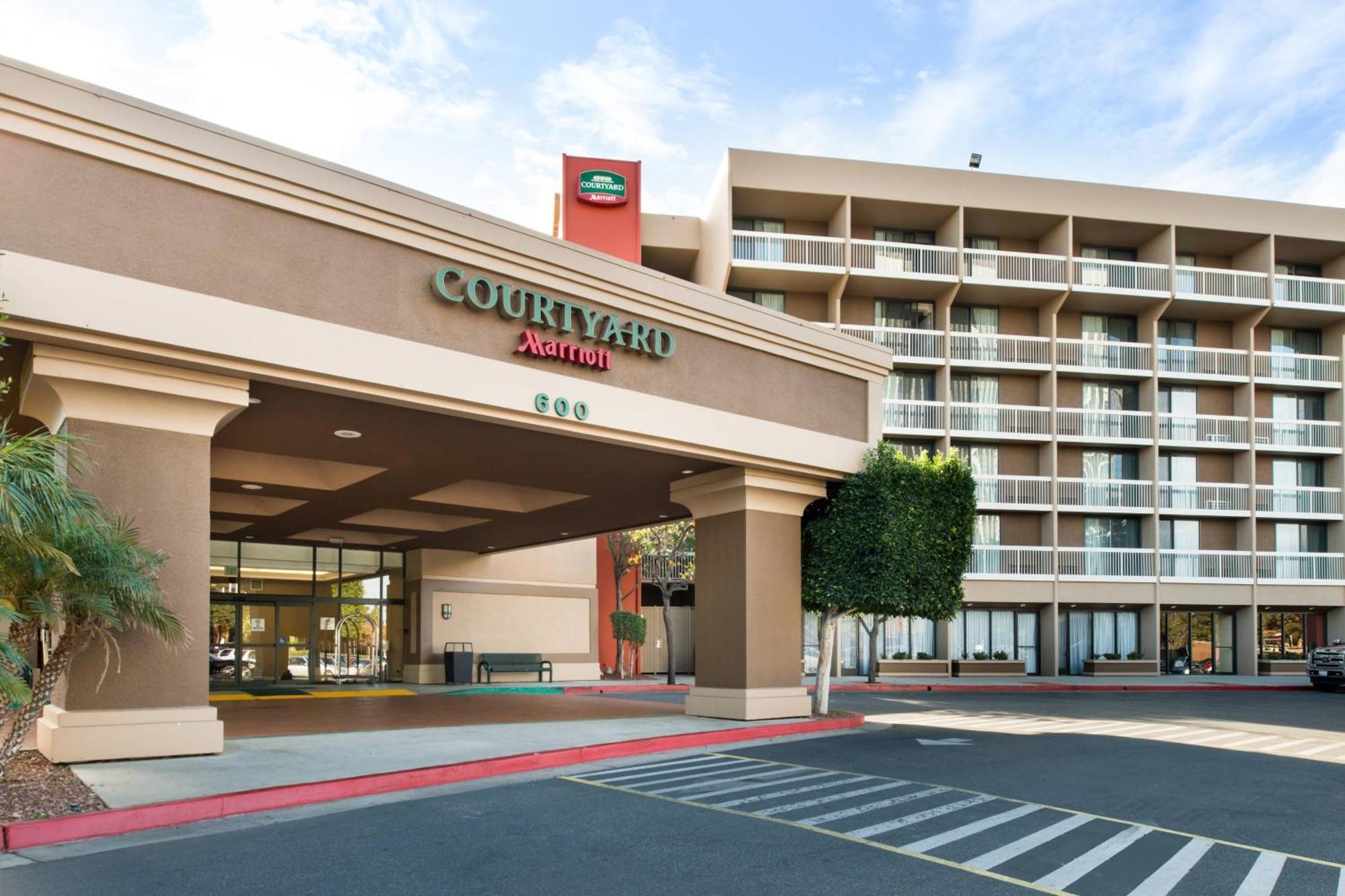 Courtyard By Marriott Oxnard/Ventura Hotel Bagian luar foto