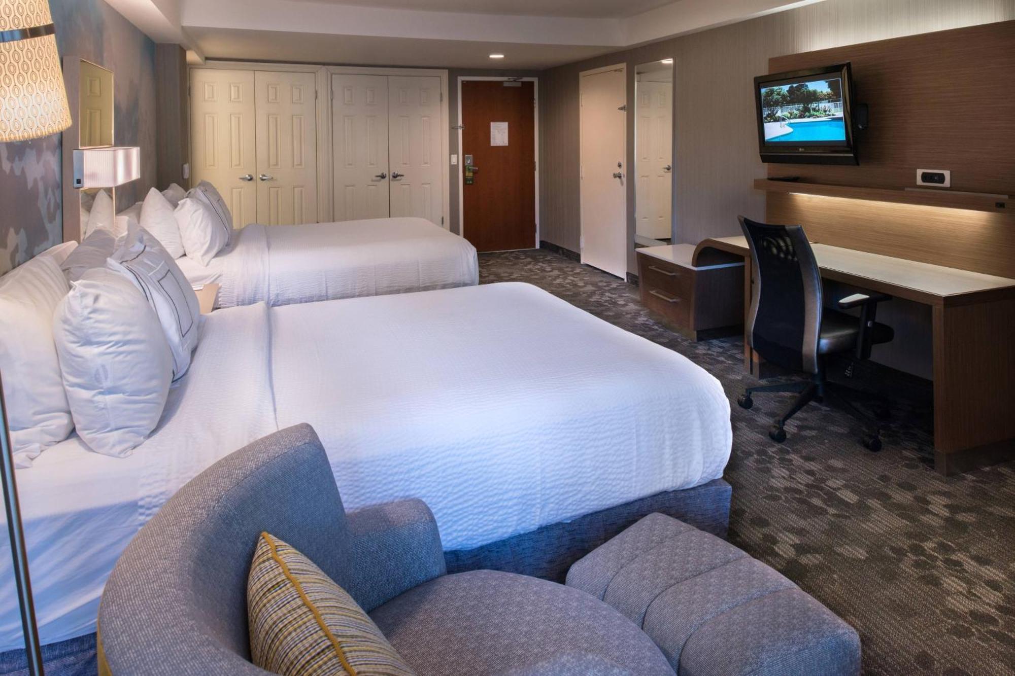 Courtyard By Marriott Oxnard/Ventura Hotel Bagian luar foto