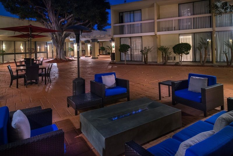 Courtyard By Marriott Oxnard/Ventura Hotel Bagian luar foto