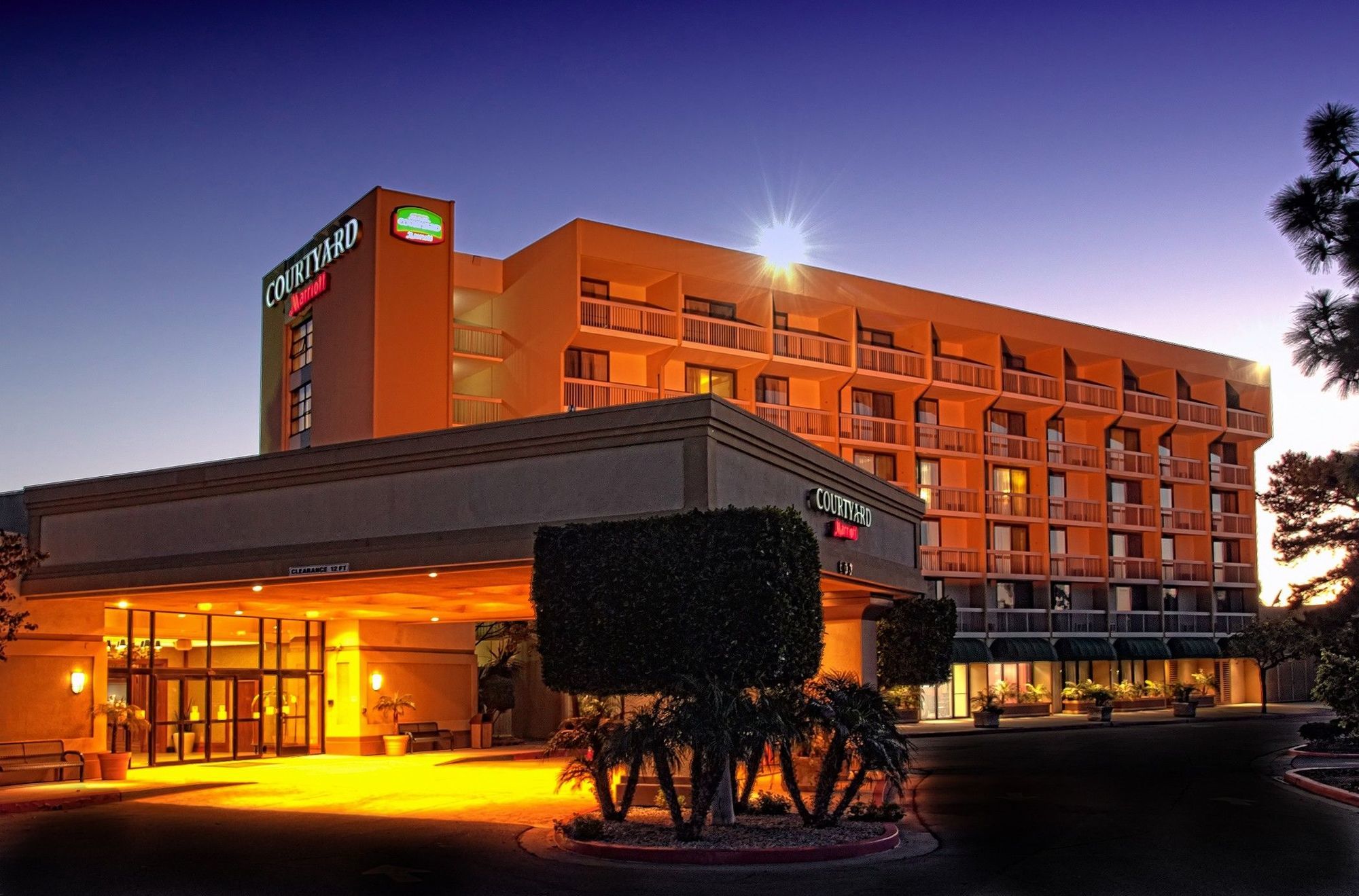 Courtyard By Marriott Oxnard/Ventura Hotel Bagian luar foto
