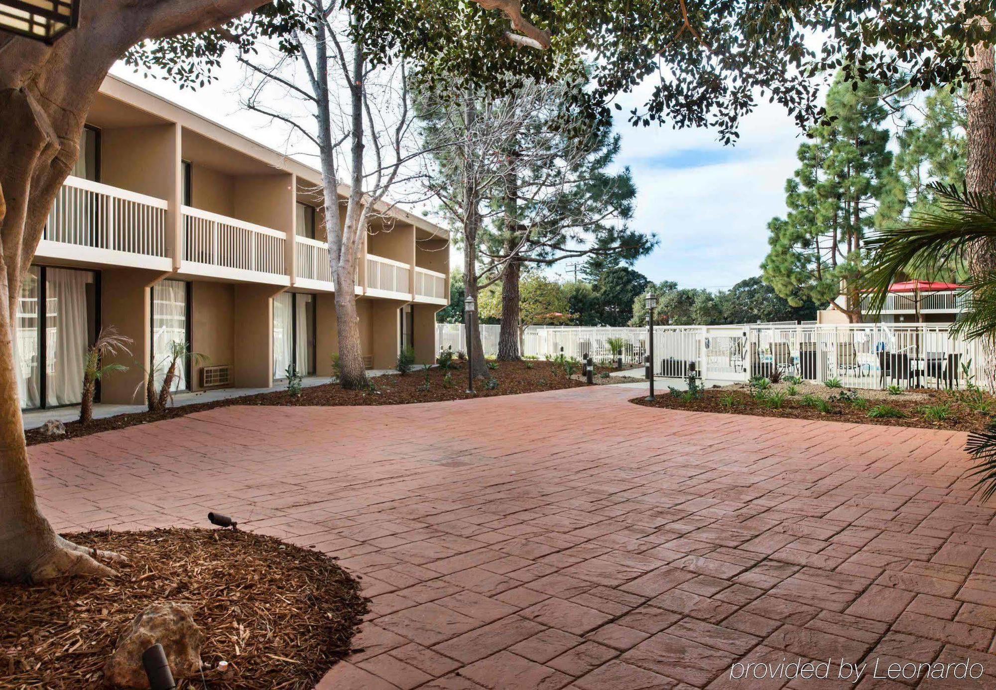 Courtyard By Marriott Oxnard/Ventura Hotel Bagian luar foto