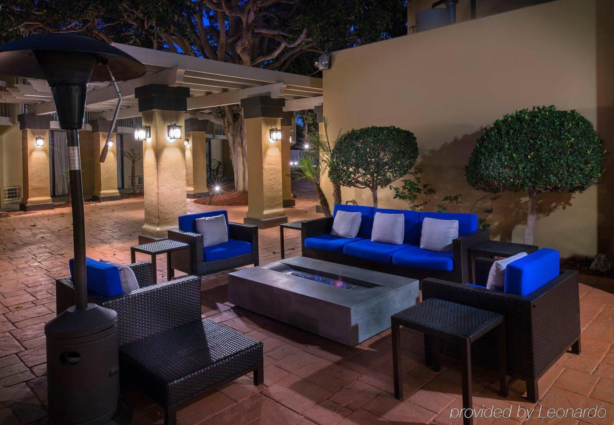 Courtyard By Marriott Oxnard/Ventura Hotel Bagian luar foto