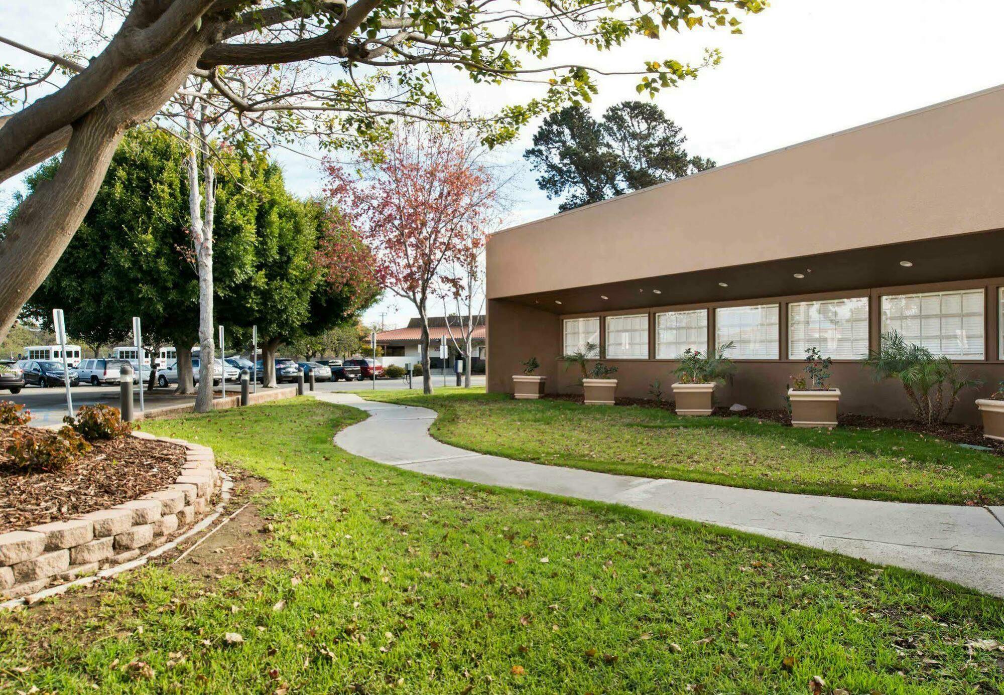 Courtyard By Marriott Oxnard/Ventura Hotel Bagian luar foto