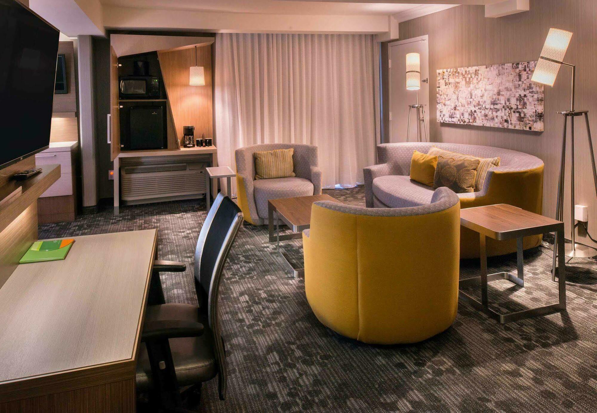 Courtyard By Marriott Oxnard/Ventura Hotel Bagian luar foto