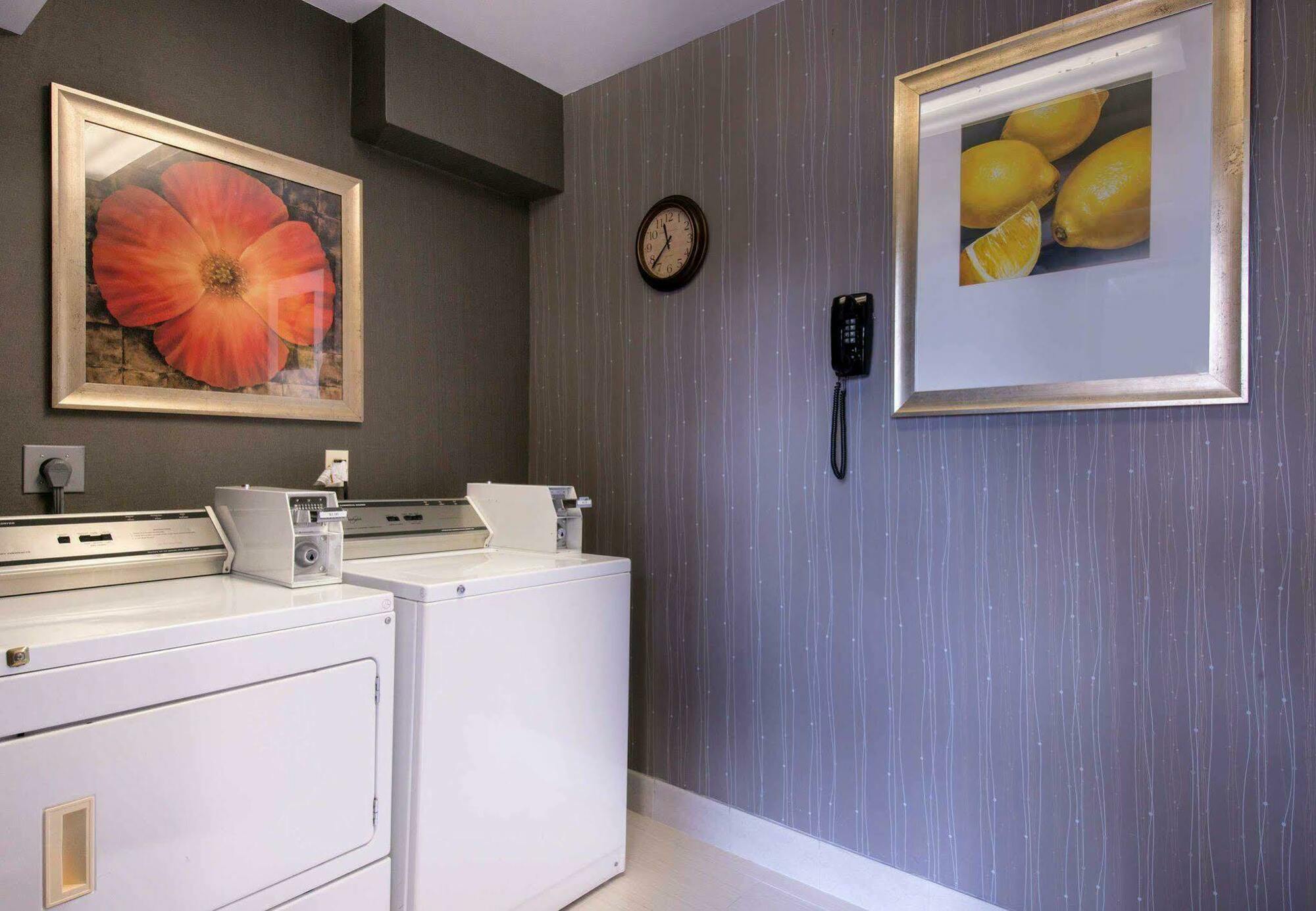 Courtyard By Marriott Oxnard/Ventura Hotel Bagian luar foto